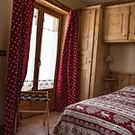 Le Petit Hotel
