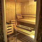 Le Petit Hotel